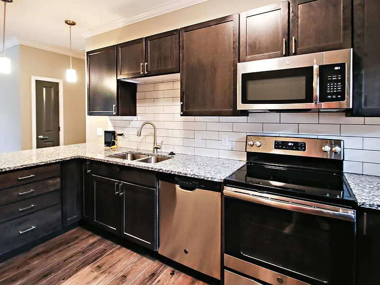 Summit Falls Apartments & Townhomes — Photo 32