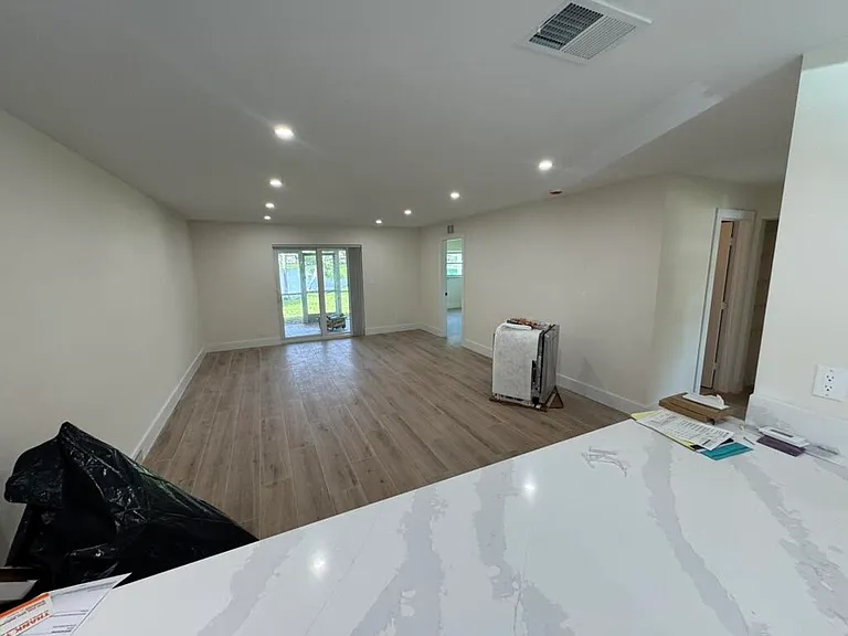 435 SW Natura Ave #A — Photo 6