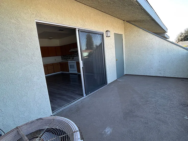 20801 Roseton Ave — Photo 7
