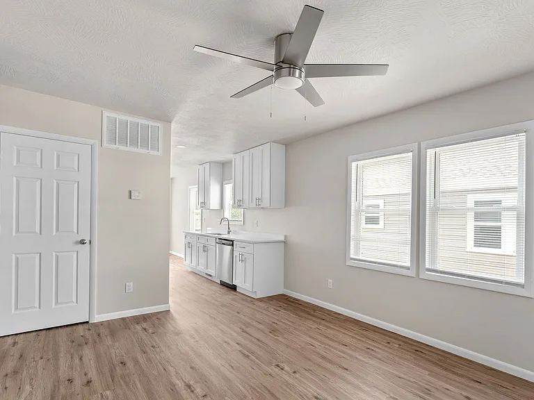 514 S Fort Ave — Photo 3