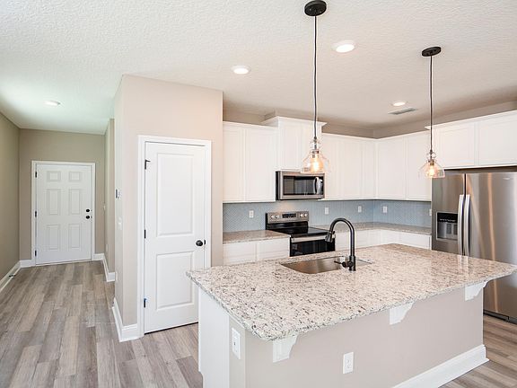 3rd image of 40 Mustard Hill Ct
