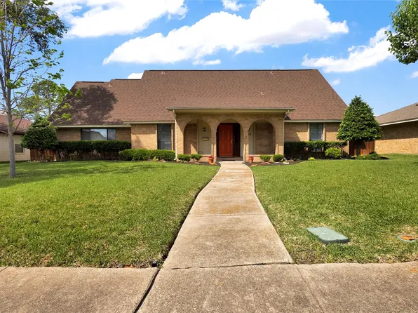 2985 Las Campanas Dr, Farmers Branch, TX 75234