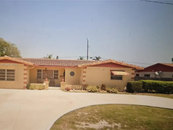 831 SW 12th Ct, Deerfield Beach, FL 33441