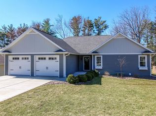 W9063 Lakeview Dr, Cambridge, WI 53523