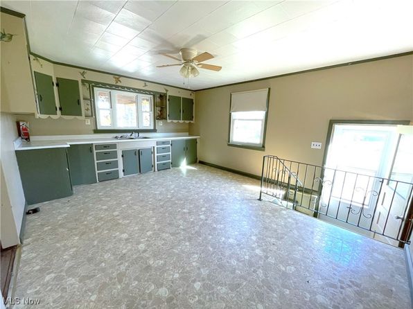 111 Thisbe St, Chester, WV 26034