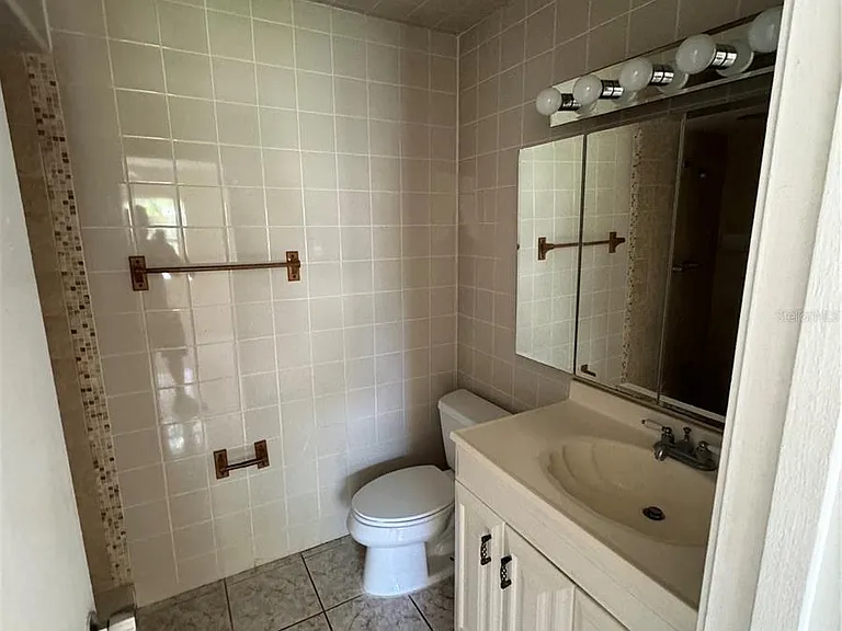 236 La Paz Dr — Photo 8