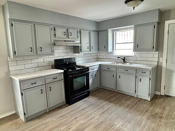 2nd image of 4607 Central Cir