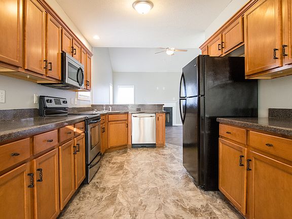 3rd image of 3535 Oak Creek Dr