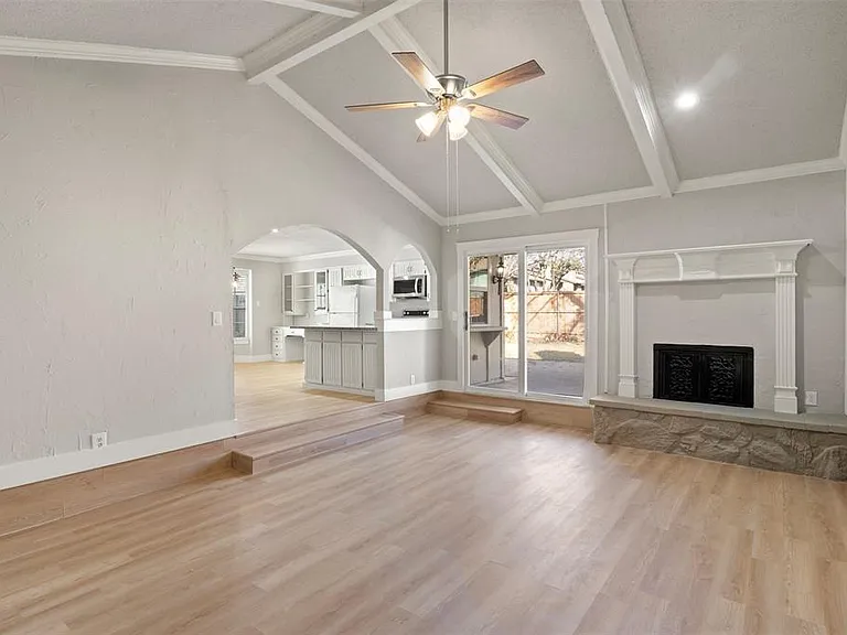 807 Salem Dr — Photo 5