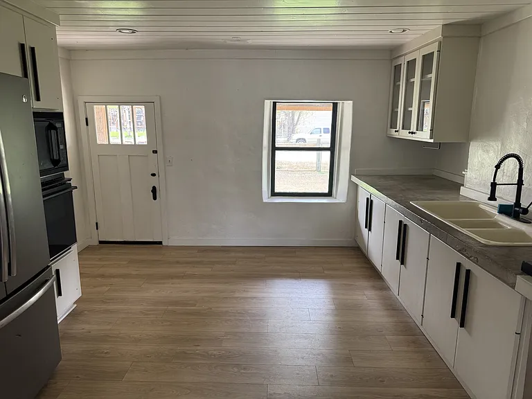 280 W 400 N — Photo 5