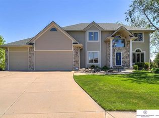 2709 Northwood Cir, Papillion, NE 68133