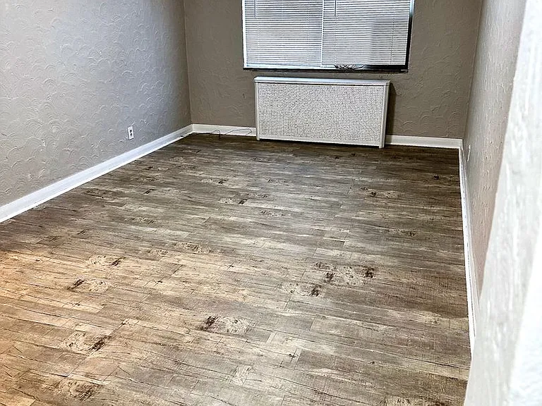 2910 Voelkel Ave — Photo 10