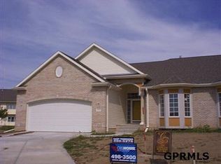 327 Inglewood Cres, Papillion, NE 68133