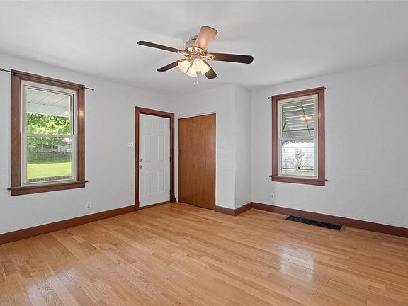 4th image of 4711 Hamburg Ave