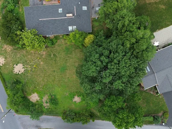 200 Garrett Ln, Camp Hill, PA 17011