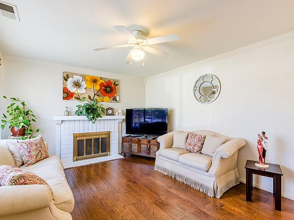2nd image of 358 Avenida Manzanos