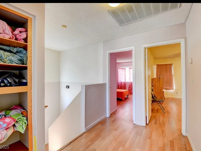 4053 Hazelridge Dr — Photo 10