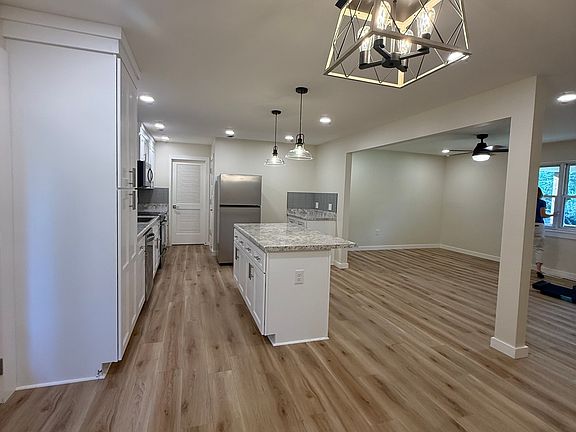 5th image of 2360 Parkway Dr SE