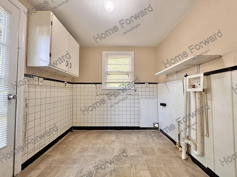 348 Davis Ct — Photo 9