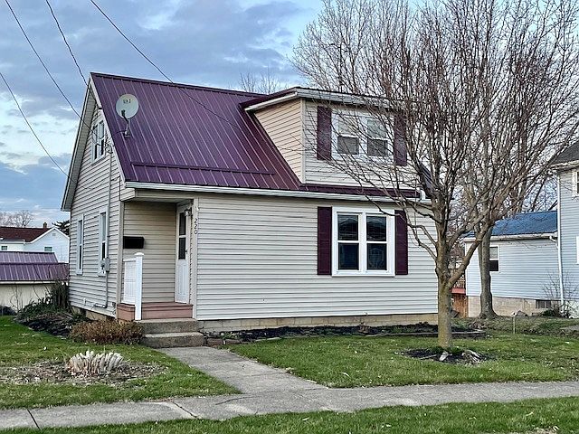 1st image of 220 E 8th St