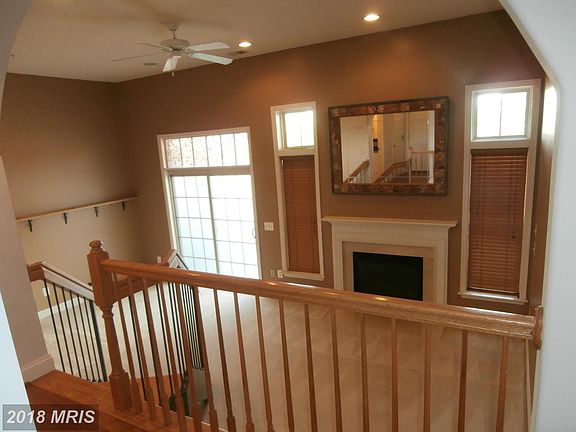 4th image of 823 Freeland Ct