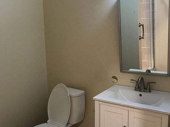 5th image of 216 E Dover St Unit D-401