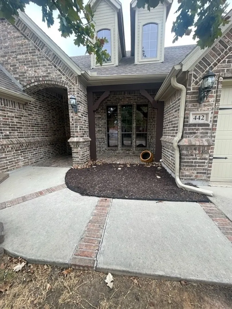 442 Chisholm Trail — Photo 3