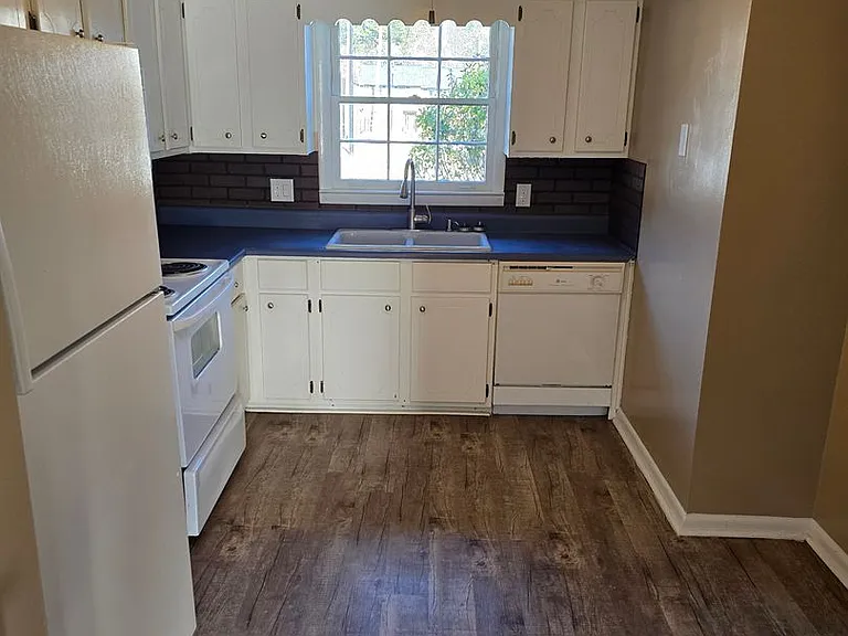 1959 Meadowbrook Cir — Photo 17