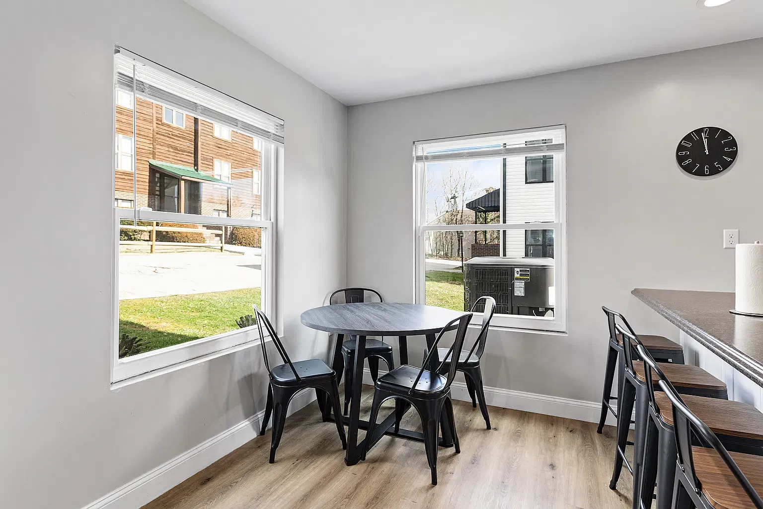 2 bed, 1000 sqft, $1,700 — Photo 4