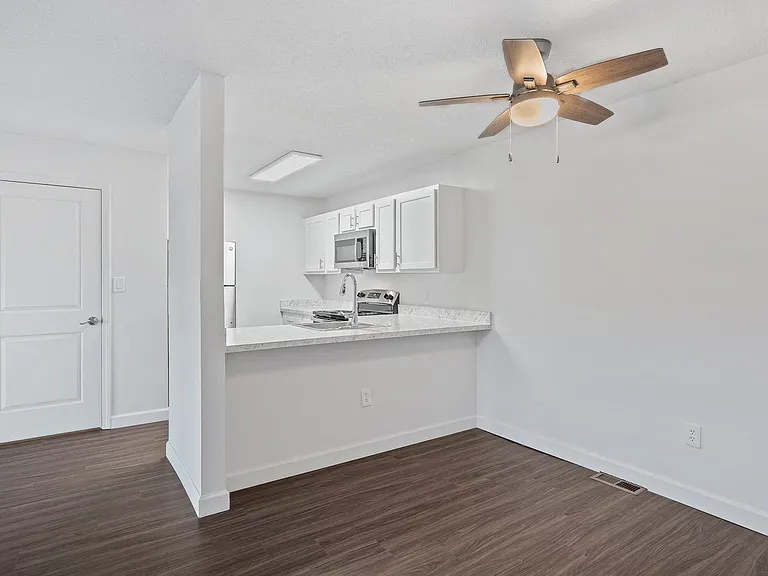 Apartments at Urbana — Photo 65