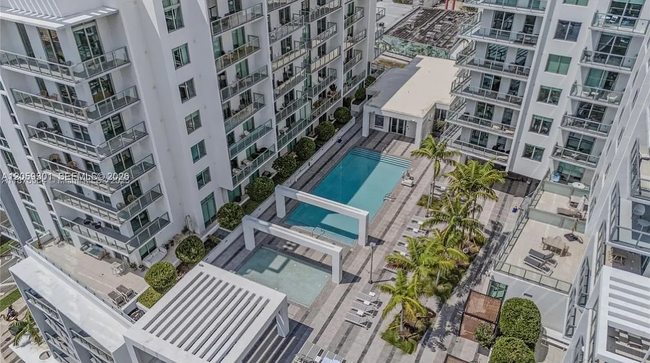 Quadro Condo — Photo 2