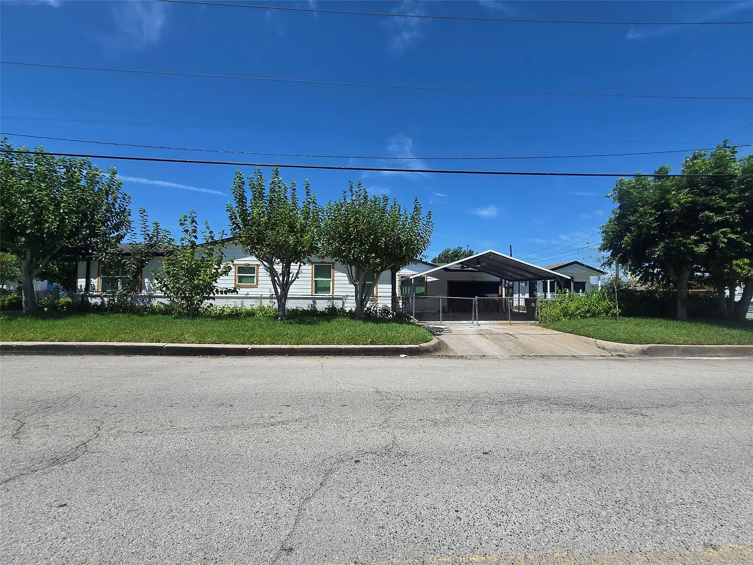 4 bed, 2.0 bath, 1782 sqft, $2,800 — Photo 2