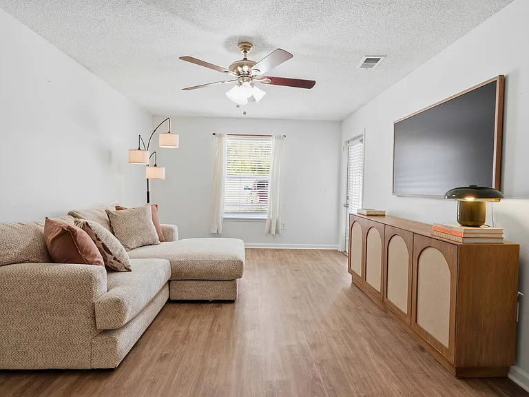 Britt Lake Apartments — Photo 25