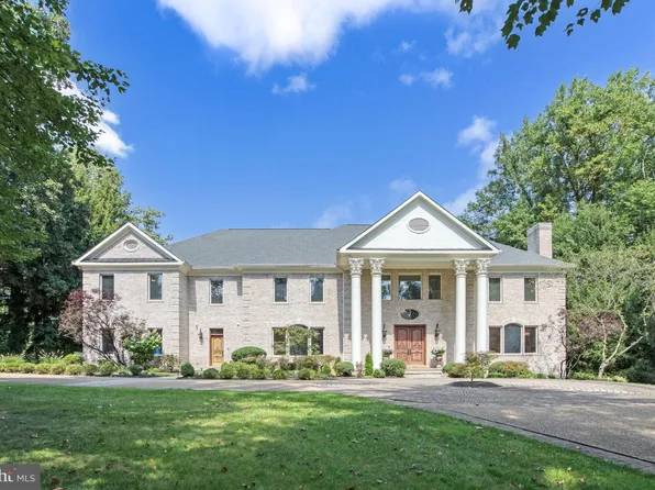 1350 Woodside Dr, Mc Lean, VA 22102