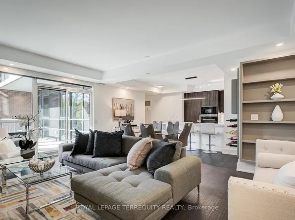 3 Southvale Dr #401, Toronto, ON M4G 1G1