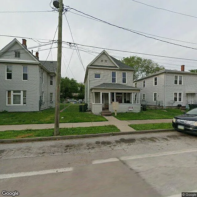 2 BR / 1 BA Apartment in Davenport, IA Updated Flooring, Bath & Paint — Photo 1