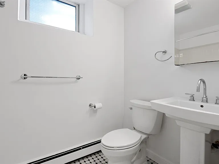 340 Harvard St #B — Photo 8