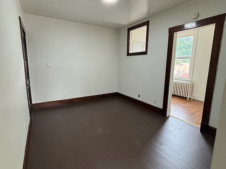 208 N Warren Ave #F — Photo 3