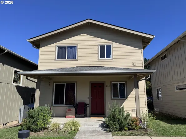 950 Arthur Ave, Cottage Grove, OR 97424