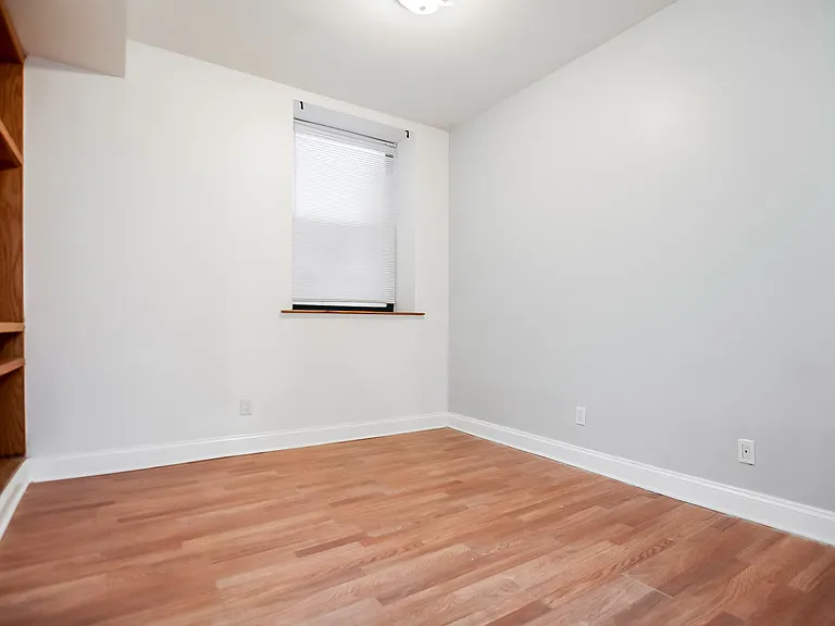 7211 S Yates Blvd #1B — Photo 5