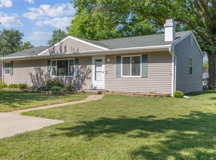8022 Suncrest Dr, Des Moines, IA 50320