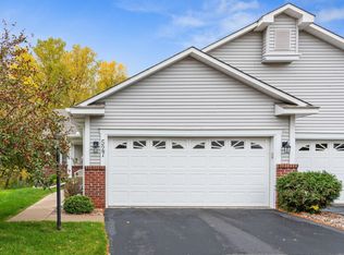 527 Deer Ridge Ln S, Maplewood, MN 55119