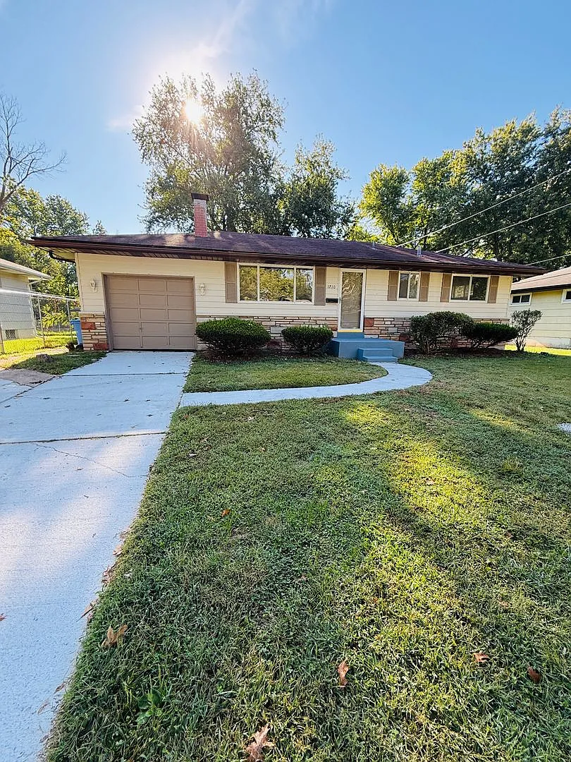 3 bedroom 1.5 bathroom - Florissant Home — Photo 1