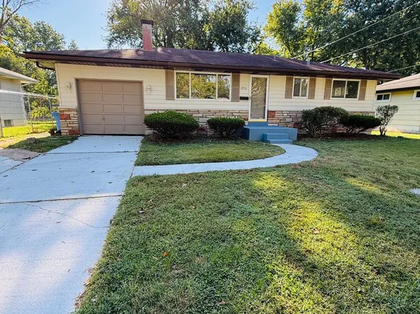 1710 Crosby Ln, Florissant, MO 63031