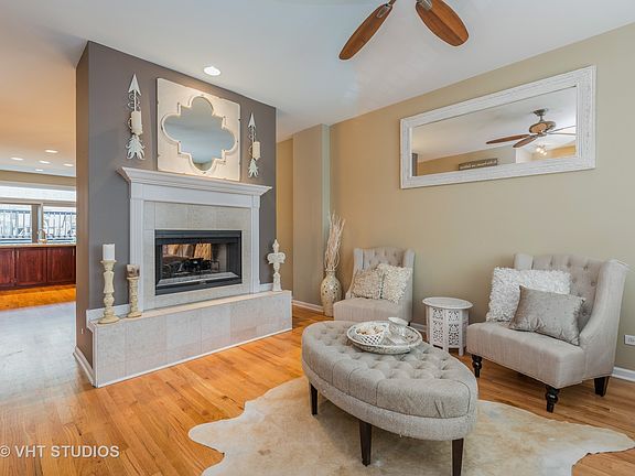 3rd image of 537 N Hartland Ct