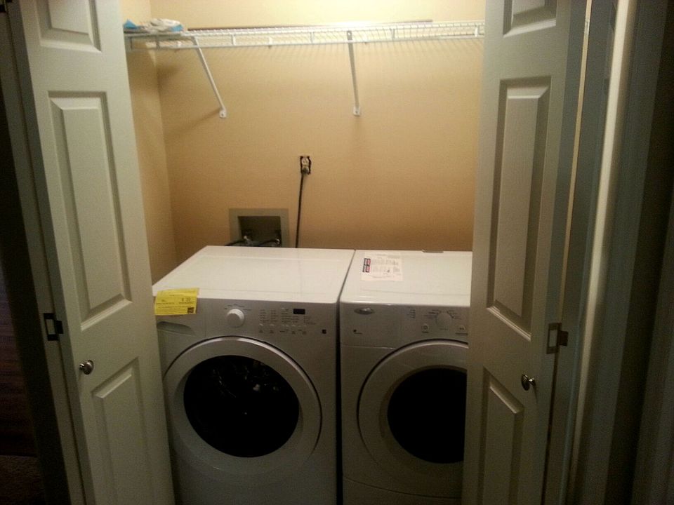 Laundry w Washer and Drye