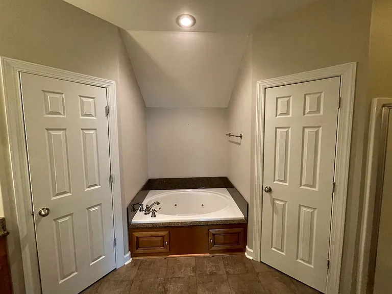 310 Stratford Dr — Photo 18