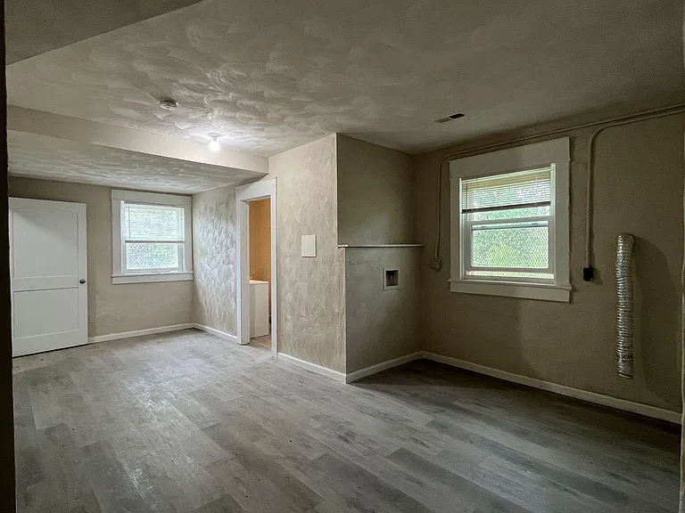 2402 Clifton St NW — Photo 6