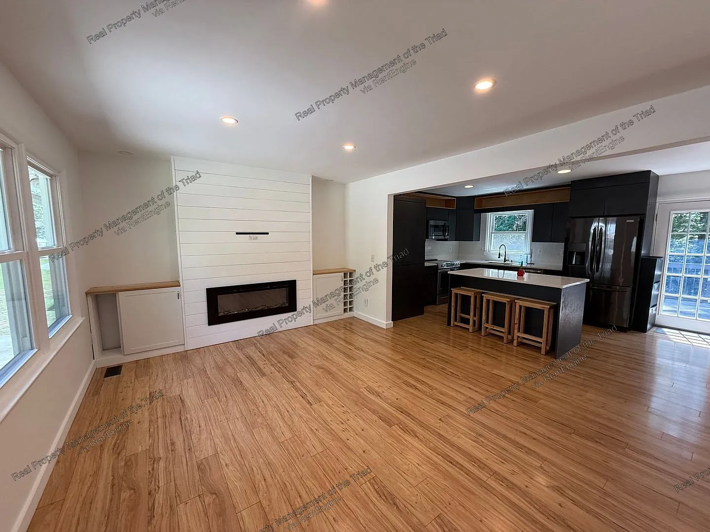 3 bed, 2.0 bath, 1169 sqft, $1,795 — Photo 2