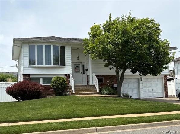202 W End Avenue, Massapequa, NY 11758